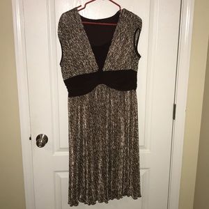 Cute & unique brown and tan dress. Polyester. EUC.